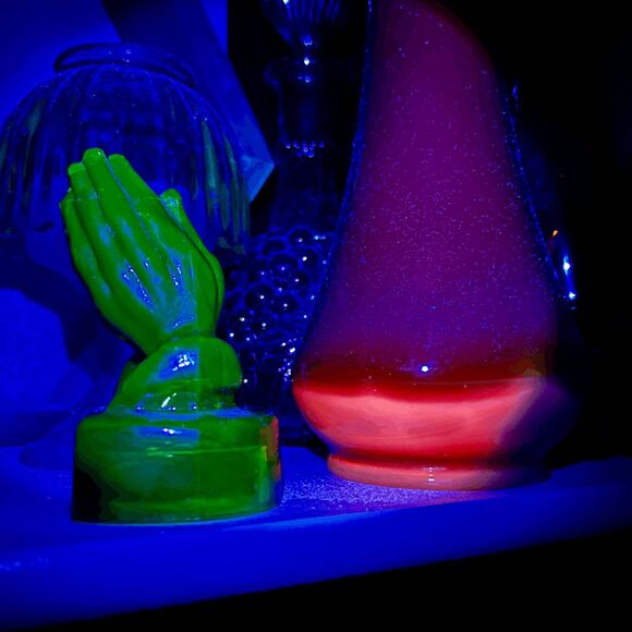 Boyds Glass Cupped Praying Hands – Uranium Vaseline Glass – Limited Edition – Gl - Picture 11 of 11